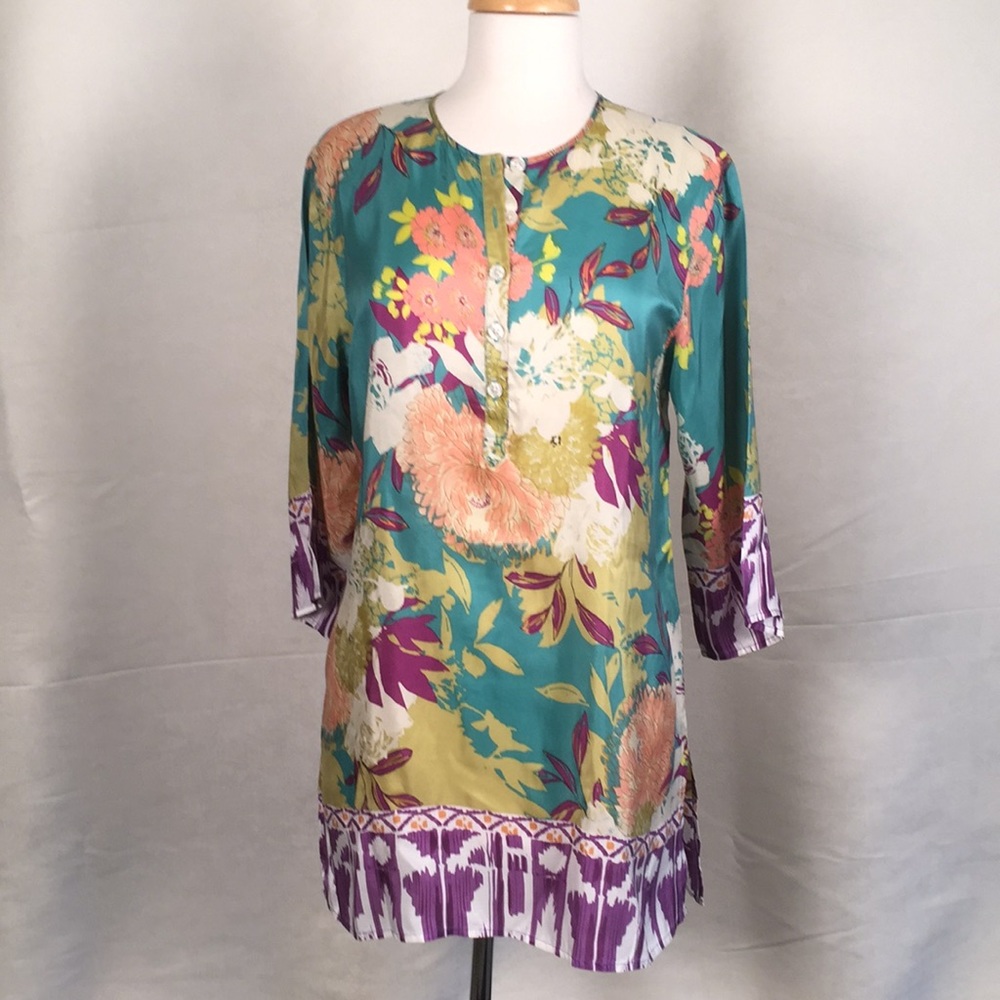 CAbi 100% Silk Blouse Has Vibrant Colors Size S